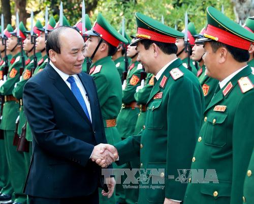 Thủ tướng kiểm tra công tác sẵn sàng chiến đấu tại Sư đoàn 312 